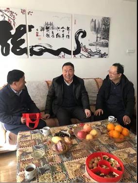 敦煌種業(yè)領導看望慰問公司老干部、老黨員及困難黨員職工