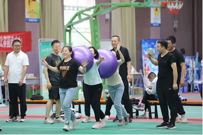 展風(fēng)采 強(qiáng)體魄 助振興 —— 敦煌種業(yè)在市屬國(guó)資國(guó)企“文旅杯”躍動(dòng)前行·逐夢(mèng)未來(lái)運(yùn)動(dòng)會(huì)上喜獲多項(xiàng)獎(jiǎng)